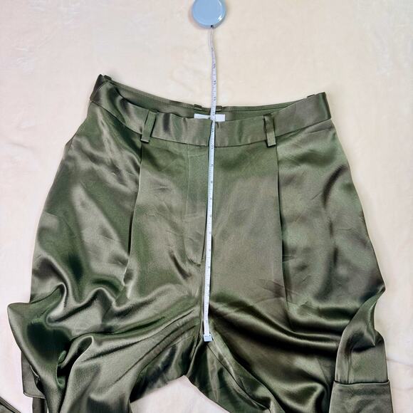 Aritzia Babaton Outgoing Satin Cargo Pants Relaxed Olive Green Women’s 8 Utility - Picture 12 of 16